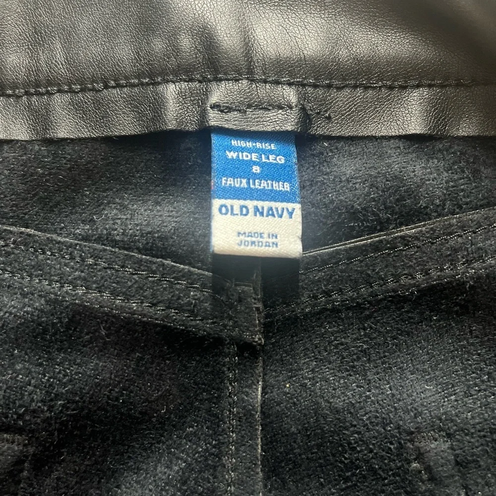 Old Navy Black Faux Leather Pants size 8 wide leg - Picture 3 of 6